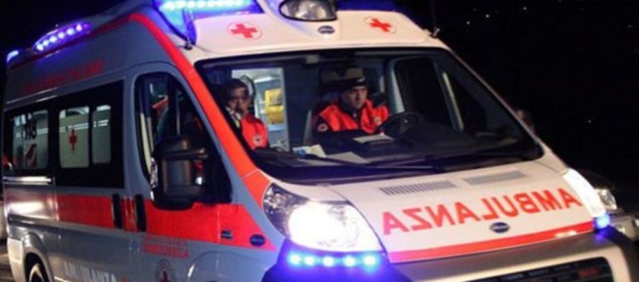 Agropoli Incidente Nella Notte Tra Auto Ferite Due Persone